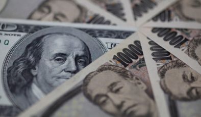 Yen, dolar karşısında 32 yılın dibini gördü